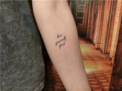 love-yourself-first-yazi-dovmesi---love-yourself-first-tattoo