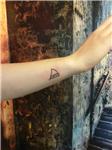 minimal-yelkenli-dovmesi---minimal-simple-sailboat-tattoo