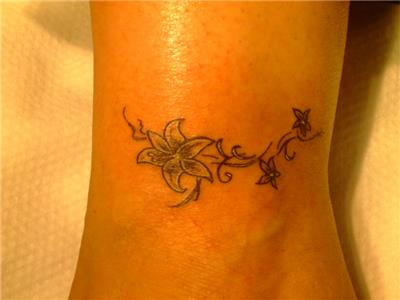 cicek-yaprak-sarmasik-dovmeleri---flowers-and-ivy-tattoos