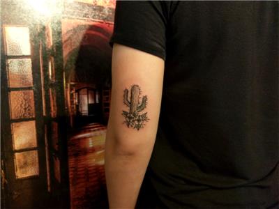 kaktus-ve-cicekler-dovmesi---old-school-cactus-and-flowers-tattoo