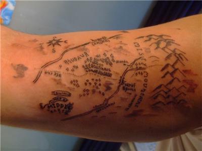 yuzuklerin-efendisi-haritalari-dovmesi---the-lord-of-the-rings-maps-tattoo