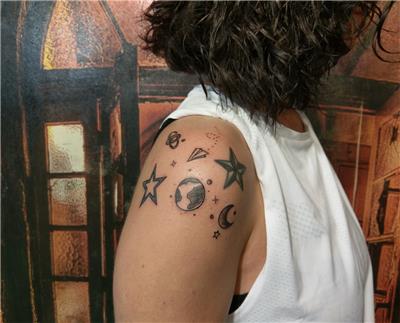 omuza-gezegenler-yildizlar-ay-dovmesi---planets-moon-stars-tattoo-