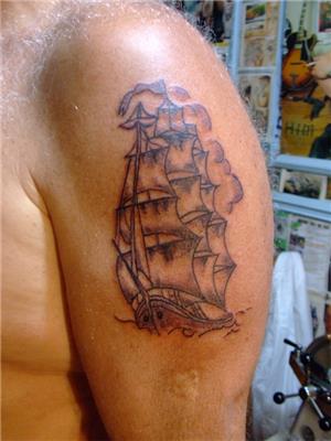 yelkenli-gemi-dovmesi---sailboat-tattoo