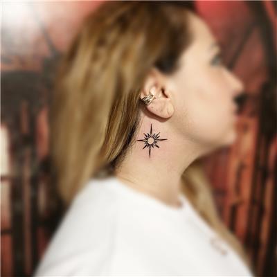 boyuna-yildiz-dovmesi---star-tattoo-on-neck