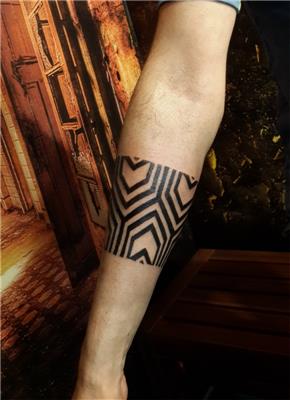 geometrik-kol-bandi-dovmesi---geometric-hexagon-pattern-arm-band-tattoo