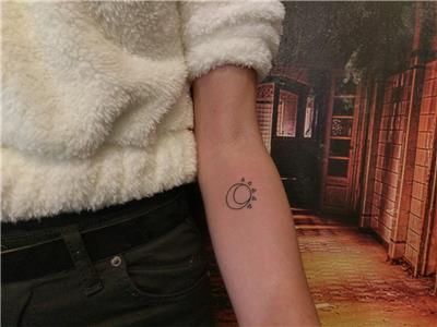 sembolik-minimal-ay-ve-gunes-dovmesi---minimal-moon-and-sun-tattoo