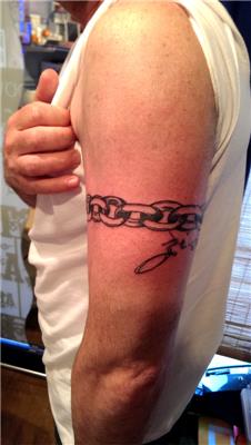 zincir-ve-harfler-dovmesi---chain-and-letter-tattoos