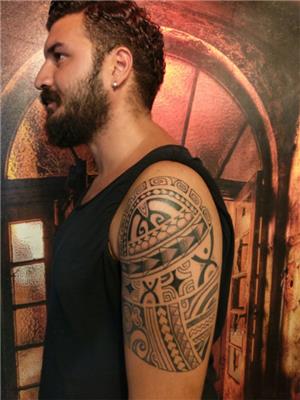 maori-kol-omuz-kapama-dovmesi---maori-sleeve-tattoo