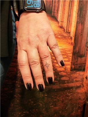 parmaga-yildiz-dovmesi---star-tattoo-on-finger