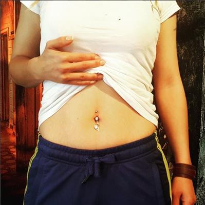 gobek-piercing---belly-button-navel-piercing