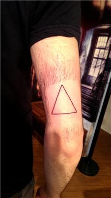 ucgen-dovmesi---triangle-tattoo