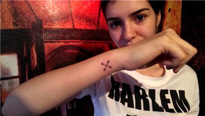 capraz-ok-dovmeleri---cross-arrows-tattoo