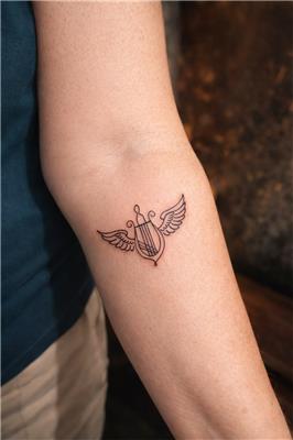arp-ve-kanatlar-dovmesi---harp-and-wings-tattoo