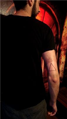 ucgen-dovmesi---triangle-tattoo