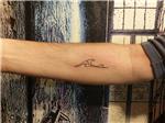 cizgisel-dalga-dovmesi---line-work-wave-tattoo