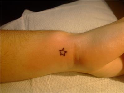 bilege-yildiz-dovmesi---small-star-tattoos
