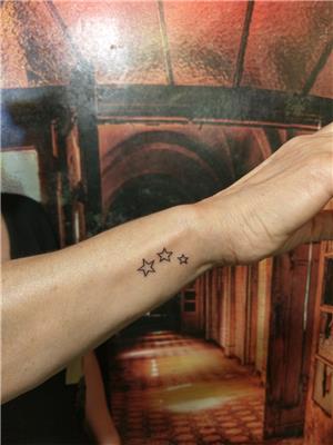 bilege-uc-adet-yildiz-dovmesi---star-tattoos-on-wrist