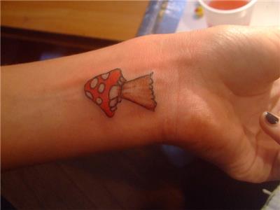 mantar-dovmesi---mushroom-tattoo