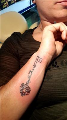 anahtar-icinde-isimler-dovmesi---key-tattoo-with-names