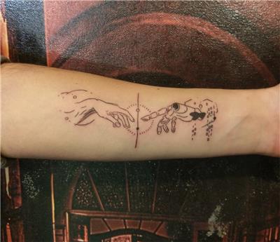 insanin-ve-robotun-eli-dovmesi---hands-of-human-and-robot-tattoo