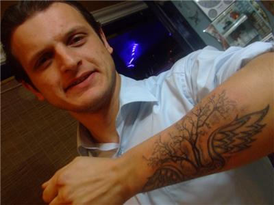 kanat-ve-agac-dovmesi---wing-and-tree-tattoos