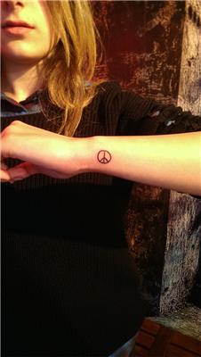 baris-isareti-dovmesi---peace-symbol-tattoo