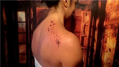 karahindiba-harfler-ve-kuslar-dovmesi---dandelion-birds-letters-tattoo-