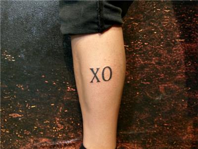 xo-kucaklamak-ve-opmek-anlaminda-dovme---xo-hugs-and-kisses-tattoo