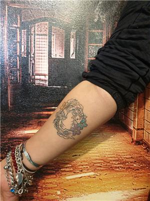 koi-baliklari-ve-cicekler-dovmesi---koi-fish-and-flowers-tattoo