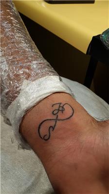 sonsuzluk-isareti-ve-harfler-dovmesi---infinity-word-tattoos