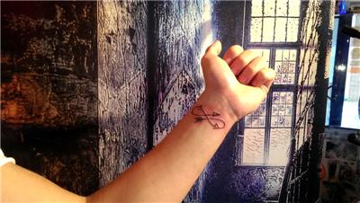 gokay-iravul-sonsuzluk-ve-ok-bilek-dovmesi---gokay-iravul-infinity-tattoo