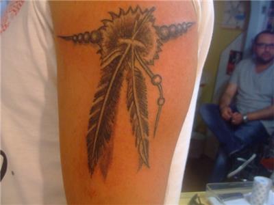 kizilderili-kol-bant-tuy-dovmesi---indian-feather-tattoo