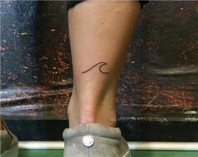 sembolik-cizgisel-deniz-dalgasi-dovmesi---sea-wave-line-symbol-tattoo