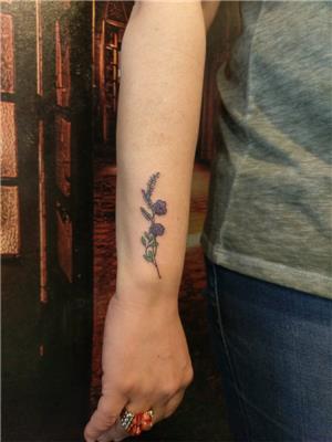 bilek-uzerine-renkli-cicek-dovmesi---flower-tattoos