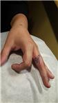 parmak-uzerine-inanc-sembolu-dovmesi---believe-symbol-tattoo-on-finger
