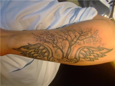 kanat-ve-agac-dovmesi---wing-and-tree-tattoos