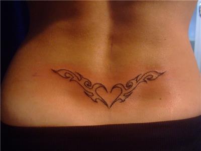 tribal-kalp-bel-dovmesi---tribal-waist-heart-tattoo