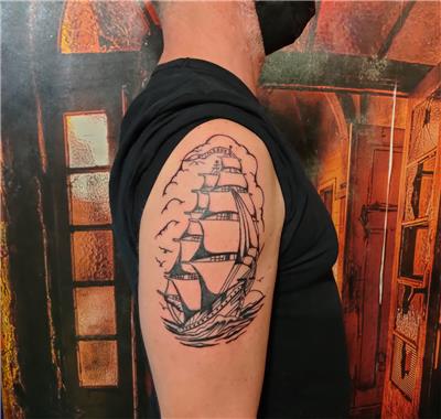 yelkenli-gemi-dovmesi---sailing-ship-tattoo