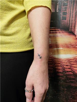 yay-burcu-sembolu-dovmesi---saggitarius-symbol-tattoo