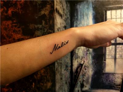 bilek-isim-dovmesi-melis---name-tattoos