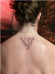 ters-ucgen-icinde-dallar-sirt-dovmesi---branches-in-inverted-triangle-tattoo