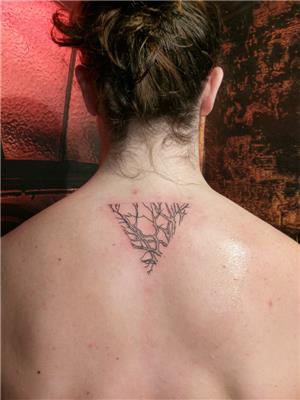 ters-ucgen-icinde-dallar-sirt-dovmesi---branches-in-inverted-triangle-tattoo