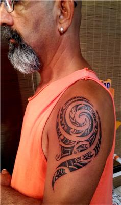 spiral-helezon-salyangoz-kabugu-fosili-dovmesi---spiral-snail-fossil-tattoo-