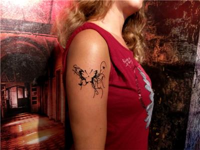 kol-uzerinde-siyah-kelebekler-dovmesi---black-butterflies-tattoo