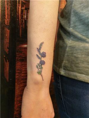 bilek-uzerine-renkli-cicek-dovmesi---flower-tattoos