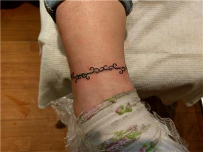 ayak-bilegi-isim-dovmesi-kapatma---ankle-name-cover-up-tattoo