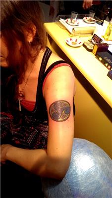 uclu-sarmal-dovmesi---triskele--yunancatriskelion--tattoo