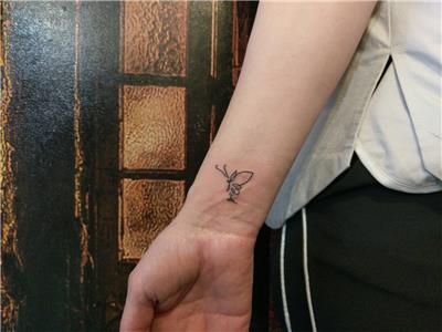 cizgisel-kelebek-dovmesi---line-work-butterfly-tattoo