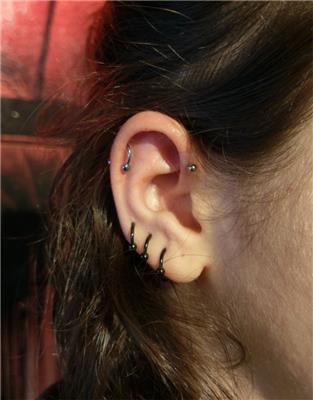 on-kulak-kikirdak-piercing---forward-helix-piercing