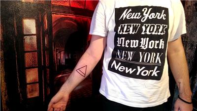 ucgen-dovmesi---triangle-tattoo